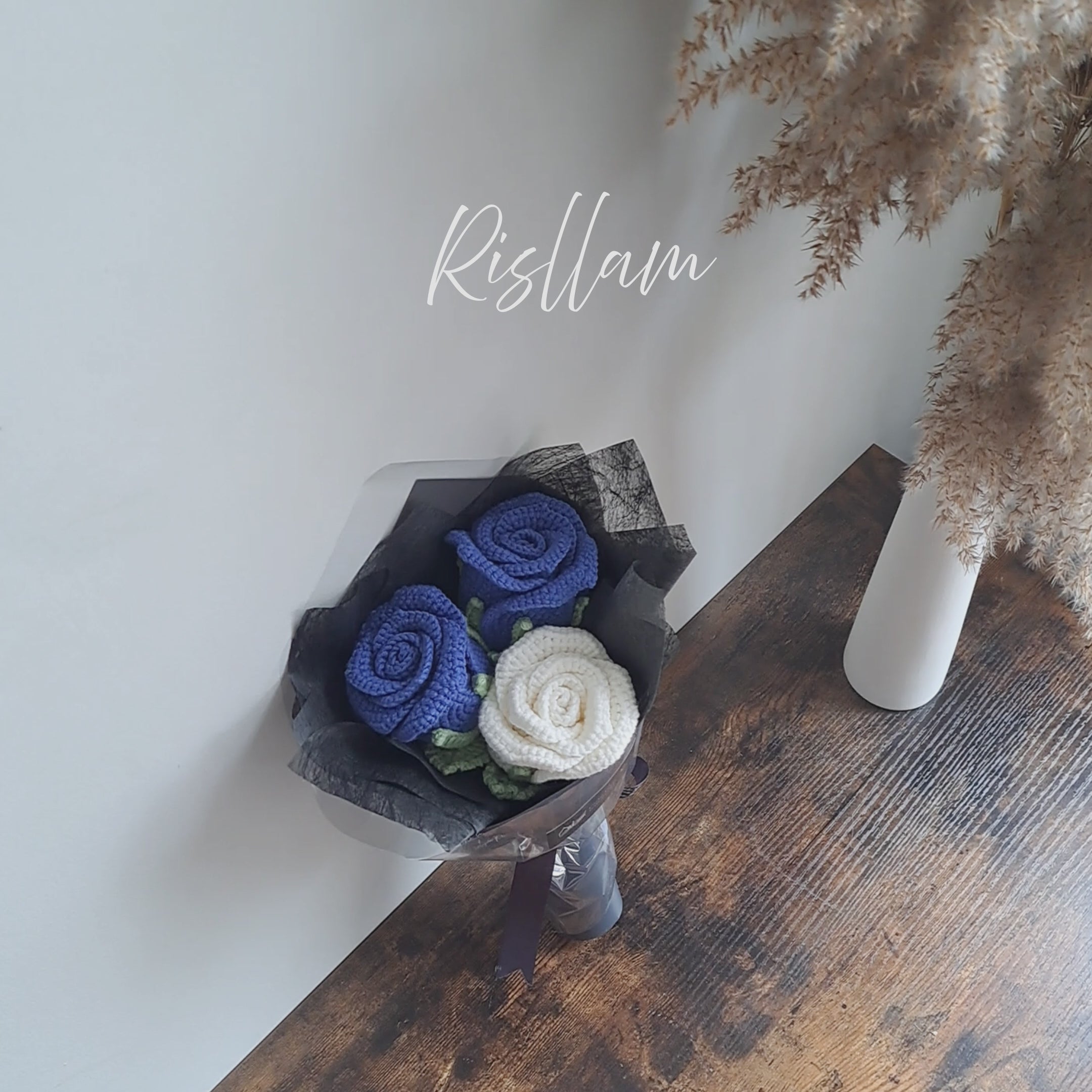 Crochet Steamware Rose 04 Bouquet ( 3 stems ) -Navy Blue & White